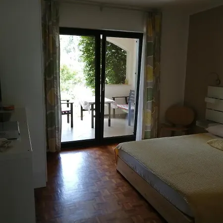 Apartments And Rooms Mofardin Guest house