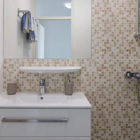 Apartments And Rooms Mofardin Guest house