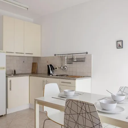 Apartments And Rooms Mofardin 3*