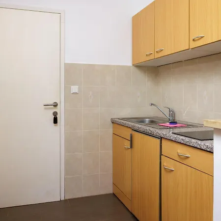 Apartments And Rooms Mofardin