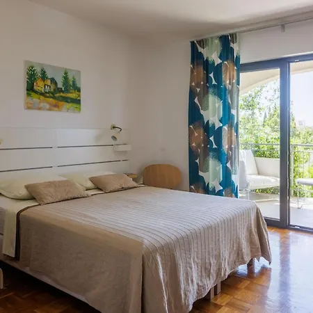 Apartments And Rooms Mofardin