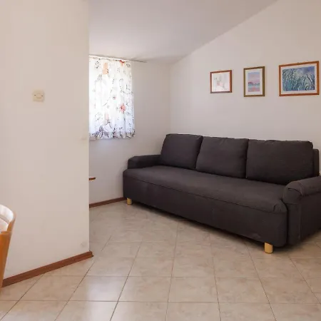 Guest house Apartments And Rooms Mofardin