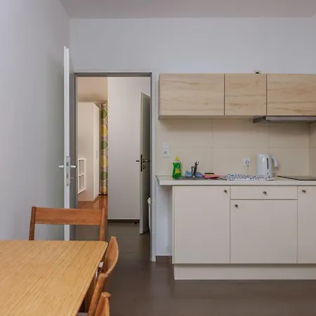 Apartments And Rooms Mofardin