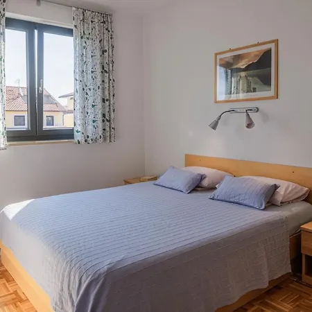 Apartments And Rooms Mofardin Guest house