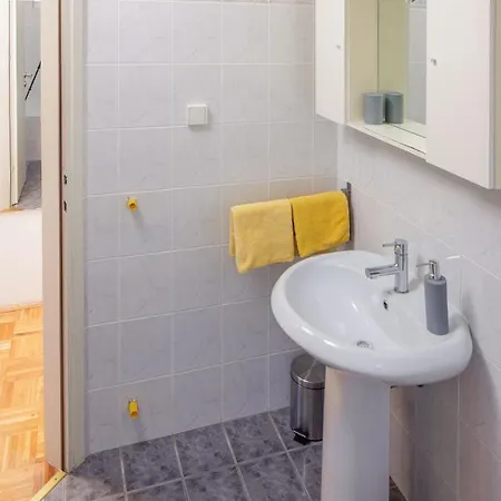 Apartments And Rooms Mofardin Guest house 3*