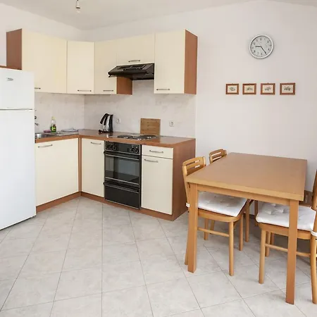 Guest house Apartments And Rooms Mofardin 3*