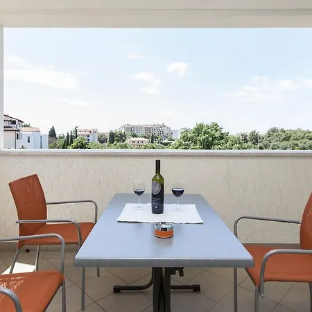 Guest house Apartments And Rooms Mofardin 3*