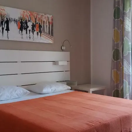 Guest house Apartments And Rooms Mofardin 3*