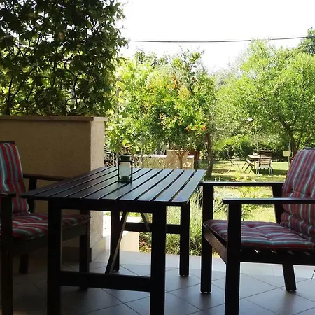 Apartments And Rooms Mofardin 3*