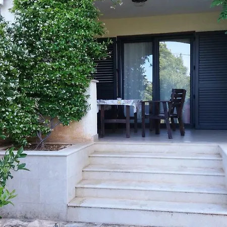 Apartments And Rooms Mofardin Guest house 3*