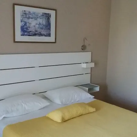 Guest house Apartments And Rooms Mofardin