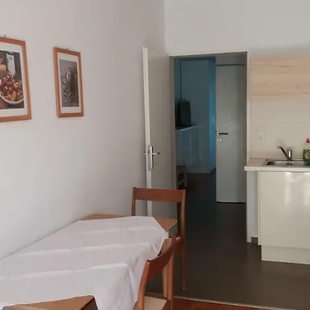 Apartments And Rooms Mofardin