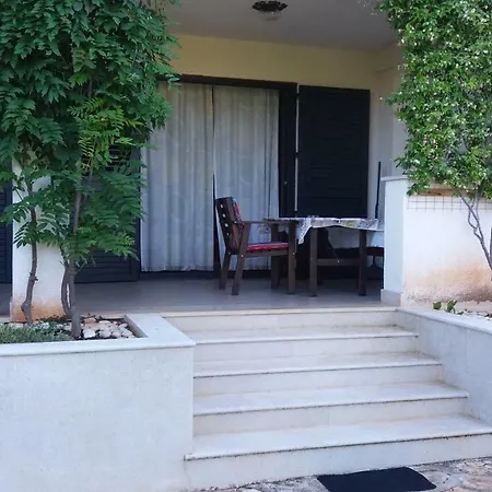 Guest house Apartments And Rooms Mofardin 3*