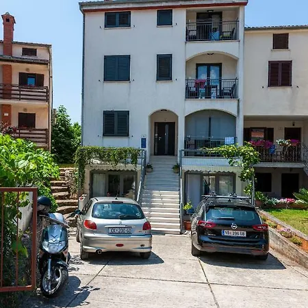 Apartments And Rooms Mofardin