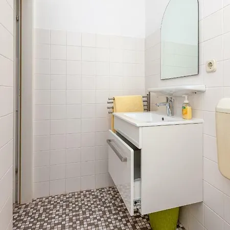 Guest house Apartments And Rooms Mofardin 3*