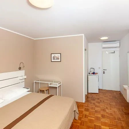 Apartments And Rooms Mofardin Guest house 3*