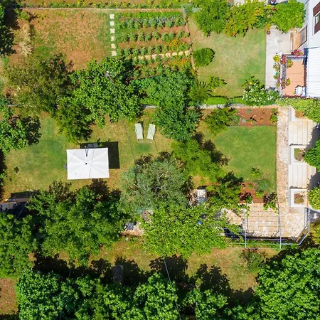 Apartments And Rooms Mofardin Guest house