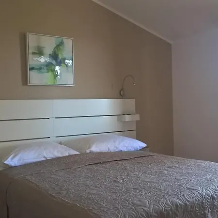 Apartments And Rooms Mofardin Guest house Rovinj