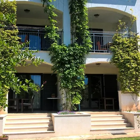 Apartments And Rooms Mofardin